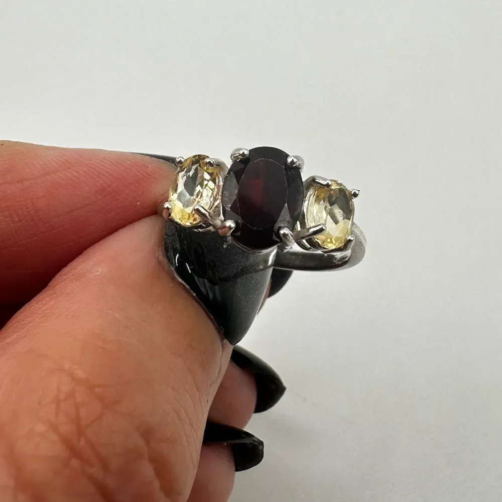 NWOT faceted, oval cut garnet and accent citrines ring‎ in sterling silver!